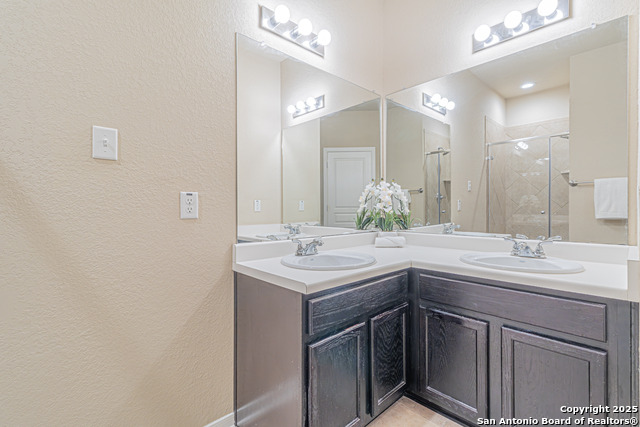 Image 23 of 39 For 12223 Hamlin Creek