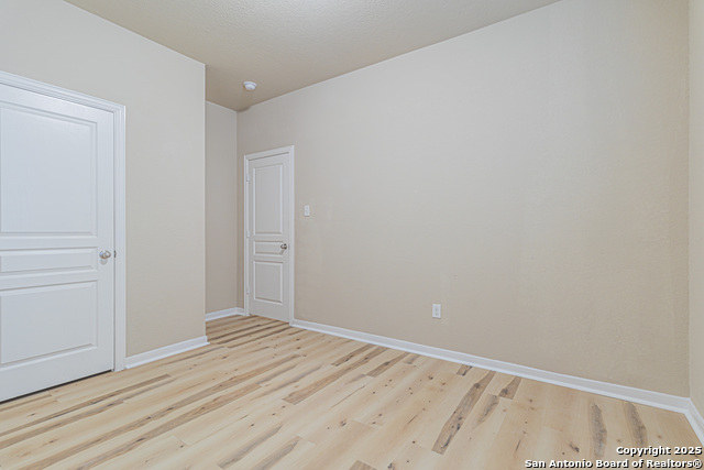 Image 30 of 39 For 12223 Hamlin Creek