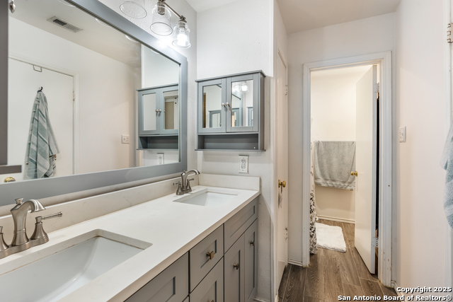 Listing photo id 14 for 11323 Cache  