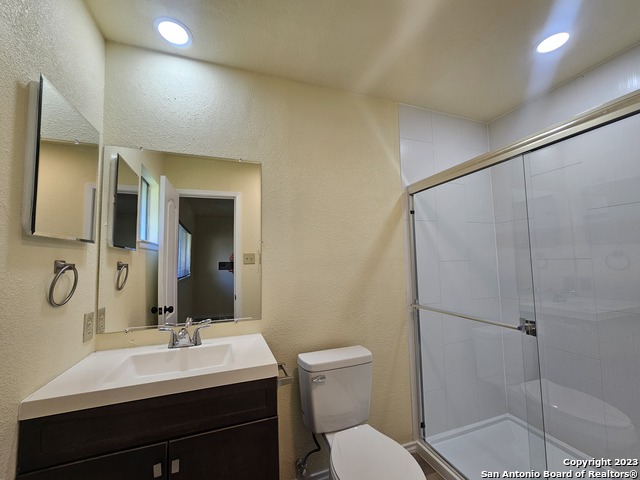 Image 22 of 28 For 6331 Ridge Tree Dr