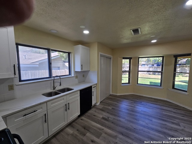 Image 6 of 28 For 6331 Ridge Tree Dr