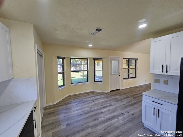 Image 7 of 28 For 6331 Ridge Tree Dr