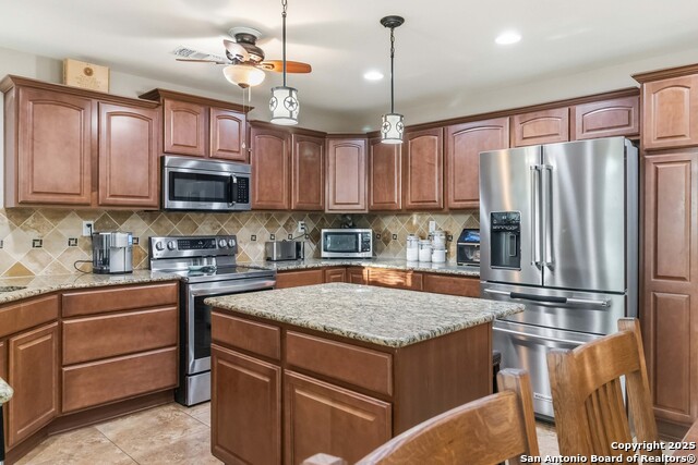 Image 11 of 39 For 2450 Grandview