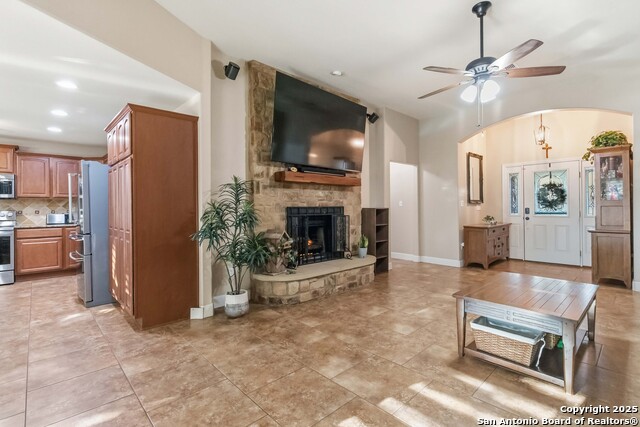 Image 7 of 39 For 2450 Grandview