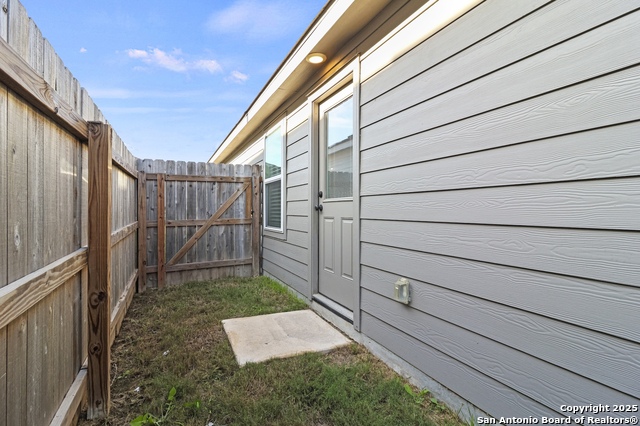 Listing photo id 15 for 6430 Level Flight