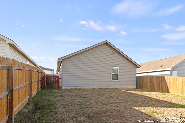 Listing photo id 17 for 6430 Level Flight