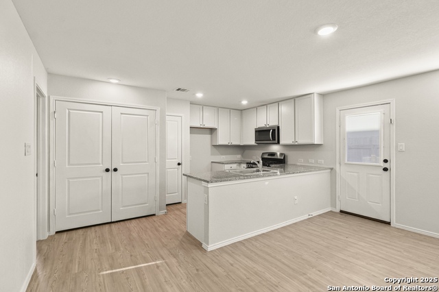 Listing photo id 3 for 6430 Level Flight