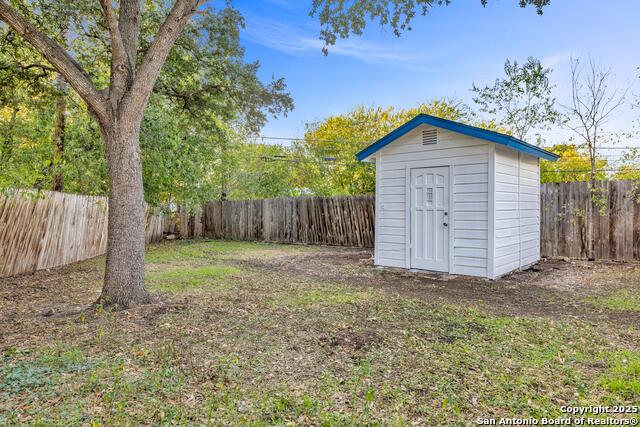 Image 21 of 38 For 2722 Lagoon  