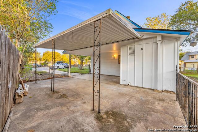 Image 23 of 38 For 2722 Lagoon  