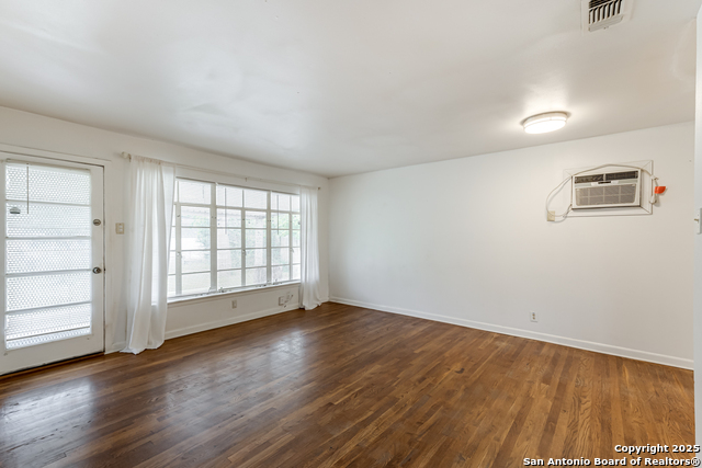 Image 8 of 29 For 354 Brettonwood Dr