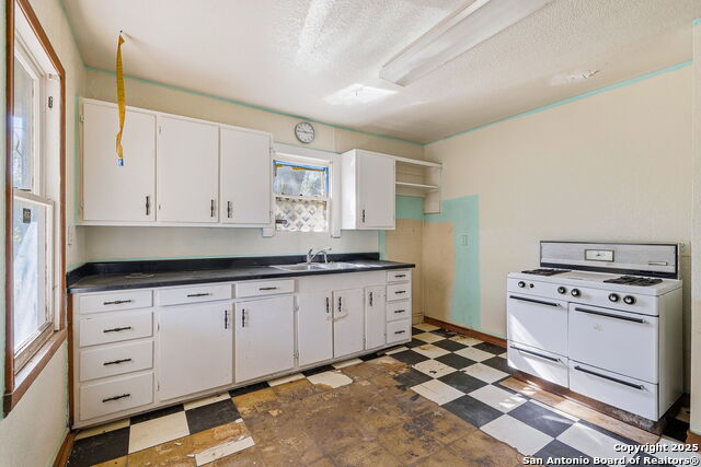 Listing photo id 8 for 1825 Mill W