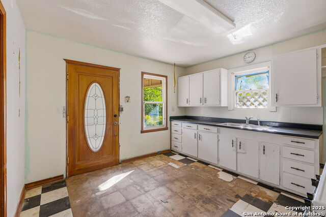 Listing photo id 9 for 1825 Mill W