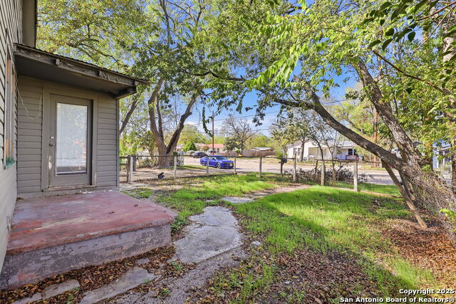 Listing photo id 1 for 1825 Mill W