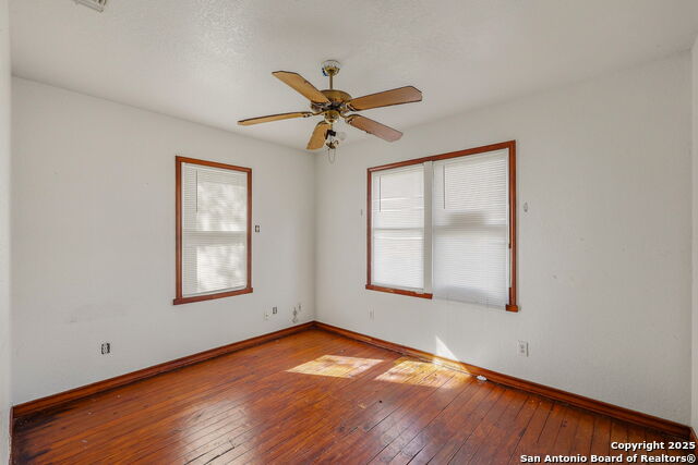 Listing photo id 2 for 1825 Mill W