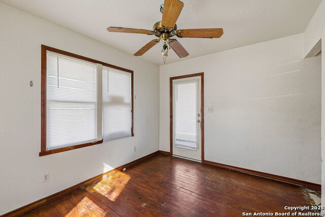 Listing photo id 3 for 1825 Mill W