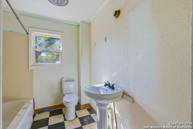 Listing photo id 4 for 1825 Mill W