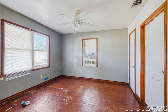 Listing photo id 5 for 1825 Mill W