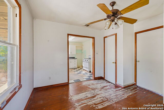 Listing photo id 7 for 1825 Mill W