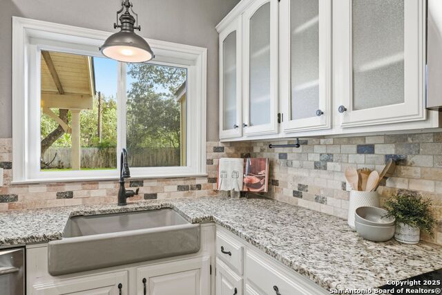 Image 11 of 35 For 16518 Inwood Cove