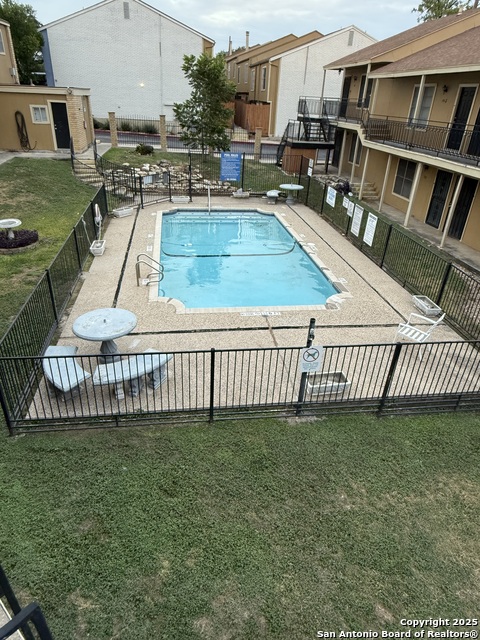 Image 2 of 8 For 911 Vance Jackson 208