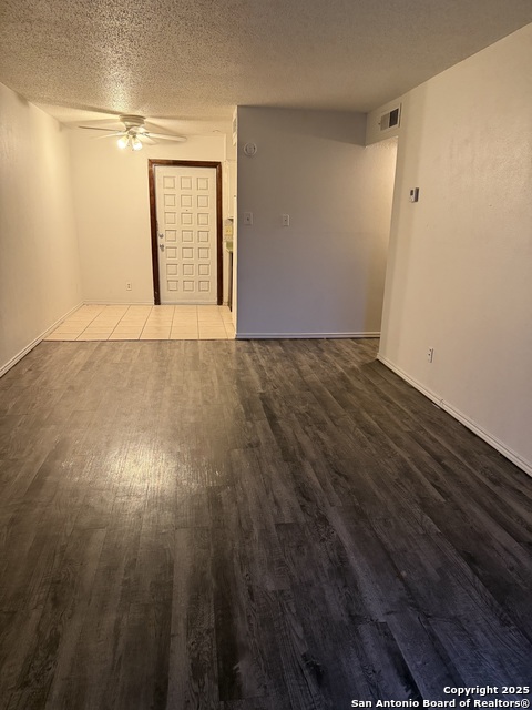 Image 6 of 8 For 911 Vance Jackson 208