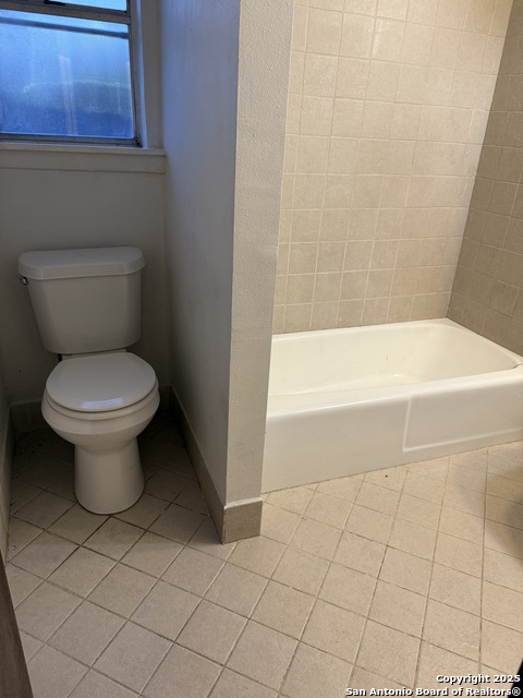 Image 7 of 8 For 911 Vance Jackson 208