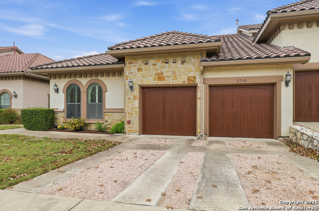 Image 2 of 34 For 7800 Sw Parkway 1710