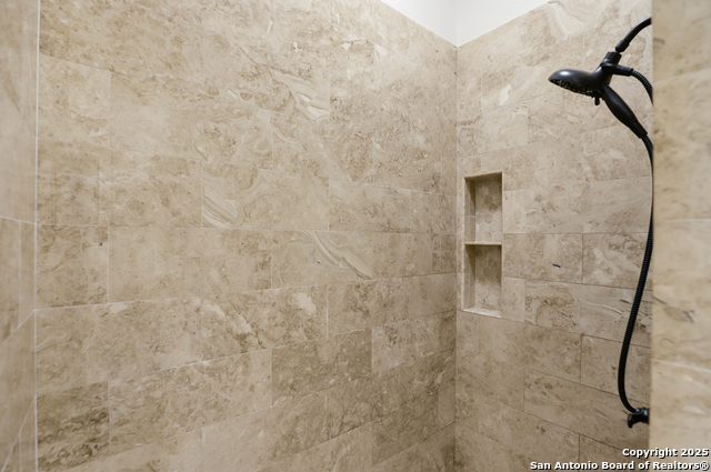 Image 21 of 34 For 7800 Sw Parkway 1710