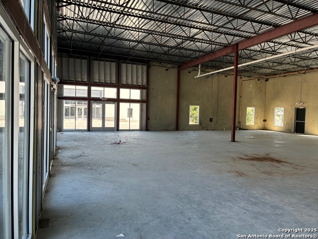 Listing photo id 10 for 5 Coughran  301