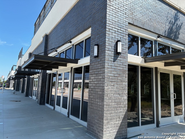 Listing photo id 0 for 5 Coughran  301