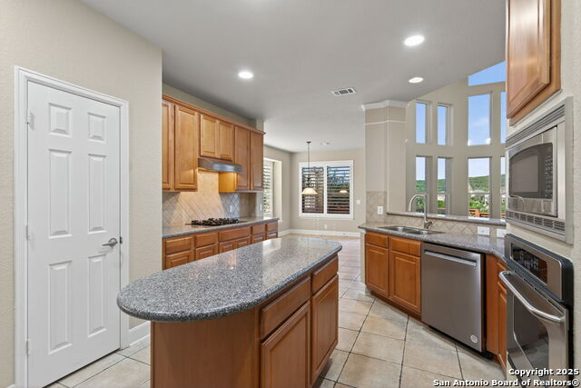 Image 7 of 37 For 13027 Walking Horse