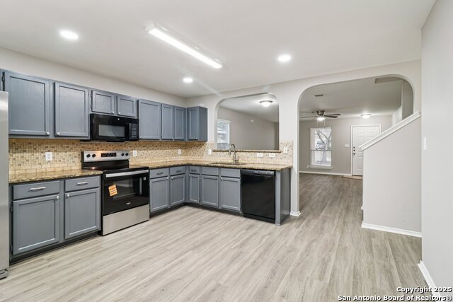 Image 10 of 36 For 15810 Manes Gvn