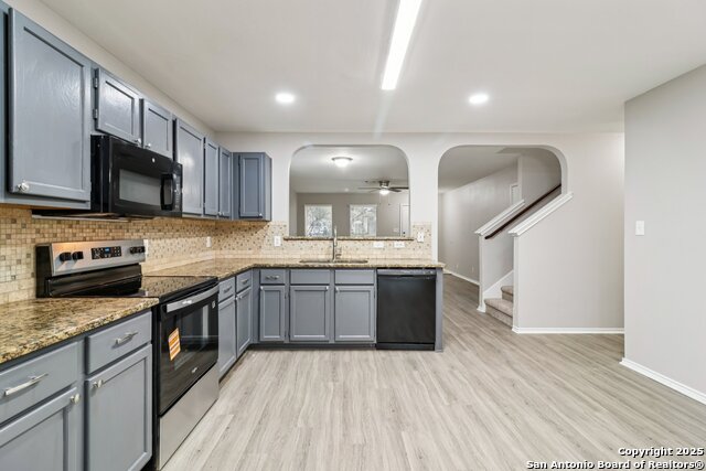 Image 11 of 36 For 15810 Manes Gvn