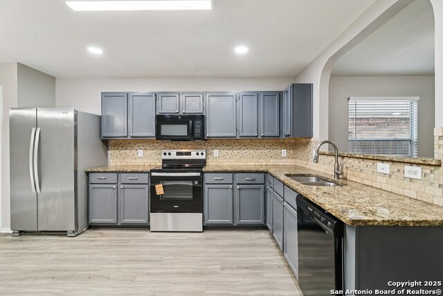 Image 12 of 36 For 15810 Manes Gvn