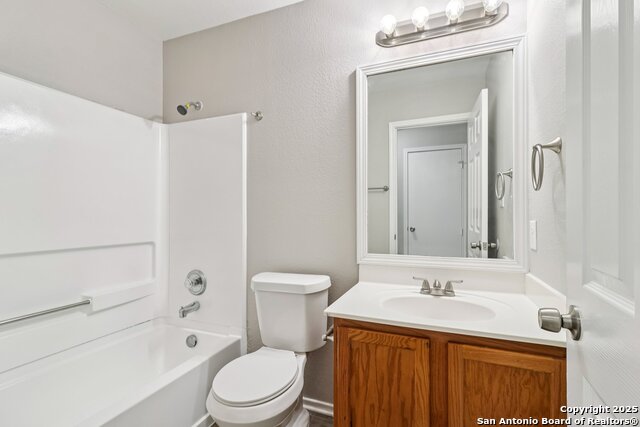 Image 30 of 36 For 15810 Manes Gvn