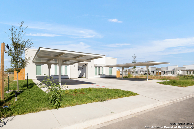 Listing photo id 0 for 428 Frio Lane