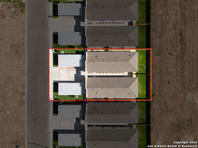 Listing photo id 3 for 435 Medina Lane