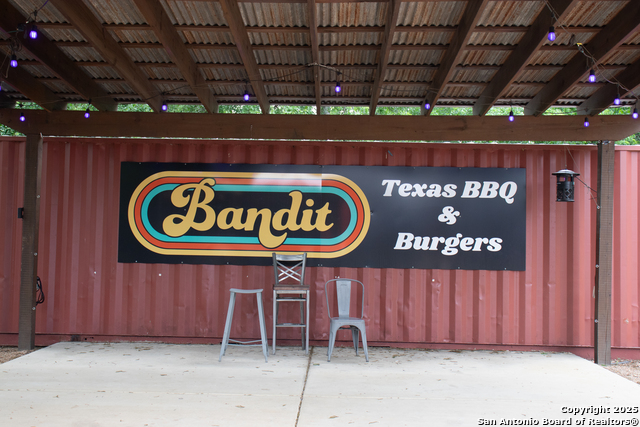 Listing photo id 8 for 2769 Nacogdoches