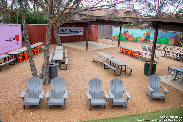 Listing photo id 10 for 2769 Nacogdoches