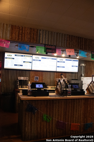 Listing photo id 16 for 2769 Nacogdoches