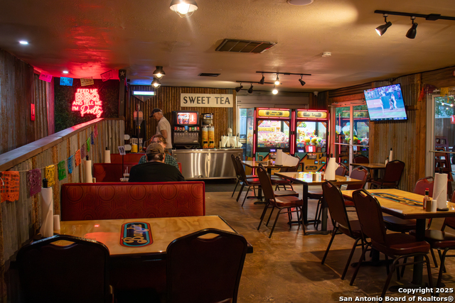 Listing photo id 18 for 2769 Nacogdoches