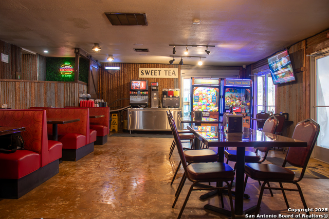 Listing photo id 19 for 2769 Nacogdoches