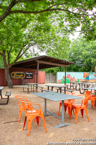 Listing photo id 2 for 2769 Nacogdoches