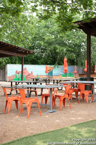 Listing photo id 3 for 2769 Nacogdoches