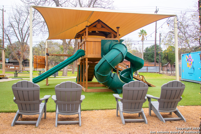 Listing photo id 4 for 2769 Nacogdoches