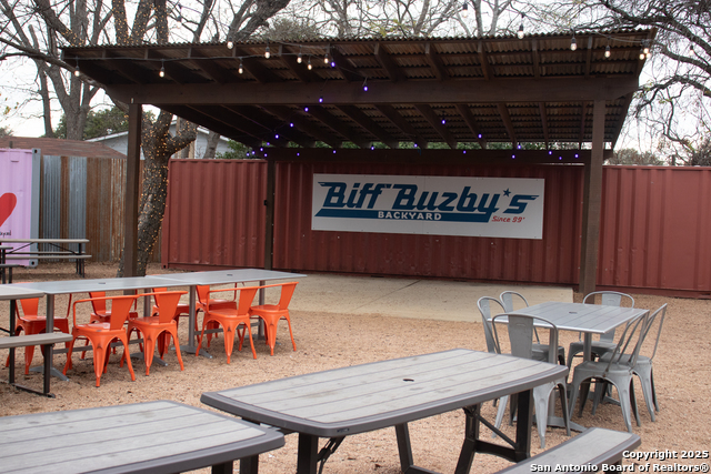 Listing photo id 7 for 2769 Nacogdoches