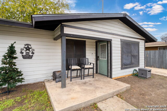 Image 3 of 15 For 243 Yolanda  