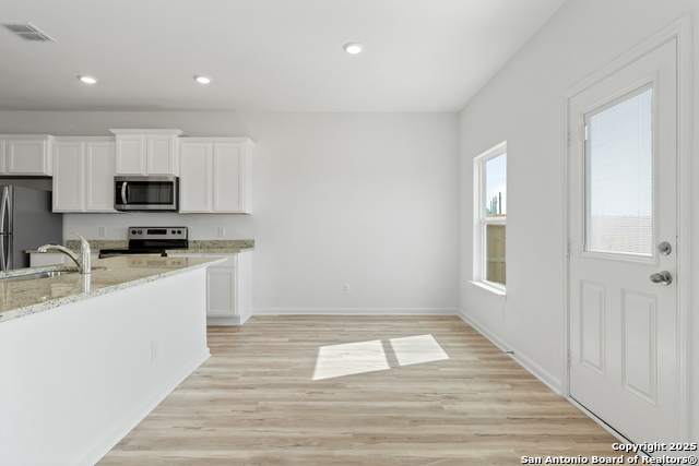 Image 6 of 29 For 16020 Stratford Cove