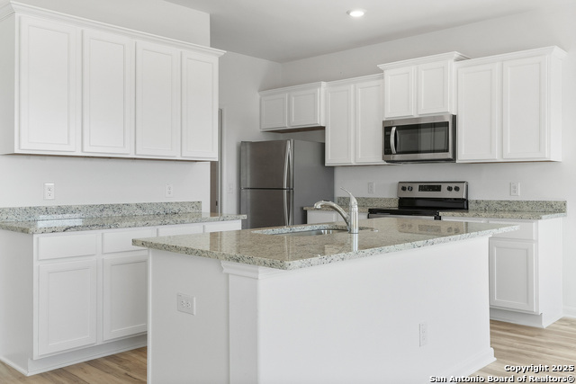 Image 7 of 29 For 16020 Stratford Cove