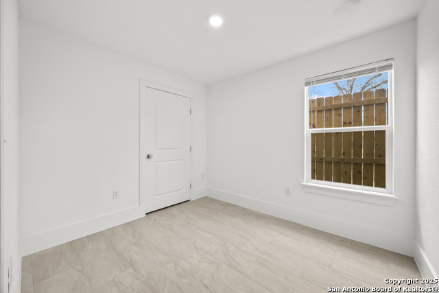 Image 18 of 18 For 138 Ware  1101